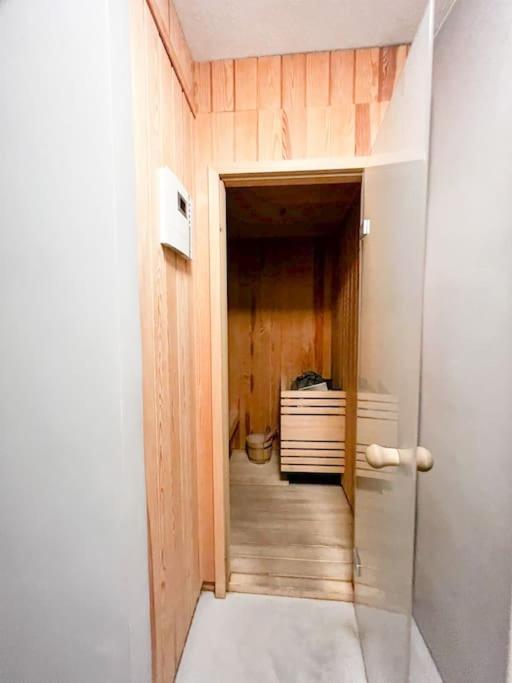 Bright Tiny Studio - Shared Pool & Sauna - Free Parking - Air Condition Muralto المظهر الخارجي الصورة