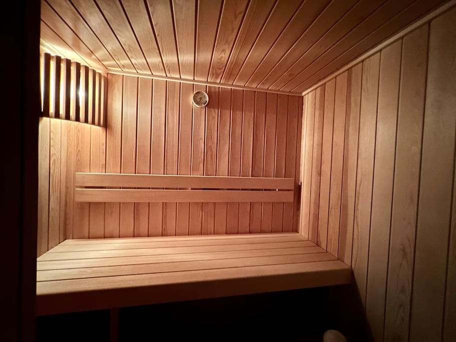 Bright Tiny Studio - Shared Pool & Sauna - Free Parking - Air Condition Muralto المظهر الخارجي الصورة