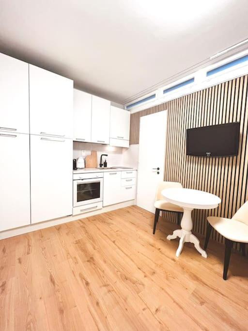 Bright Tiny Studio - Shared Pool & Sauna - Free Parking - Air Condition Muralto المظهر الخارجي الصورة